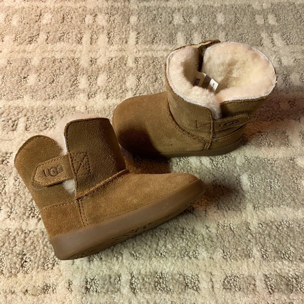 Toddler Ugg boots, size 04-05, new